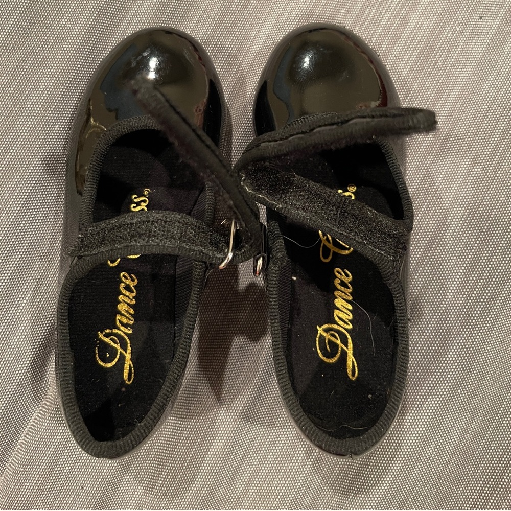Size 6.5 girls tap shoes.Youth size. Little girl.